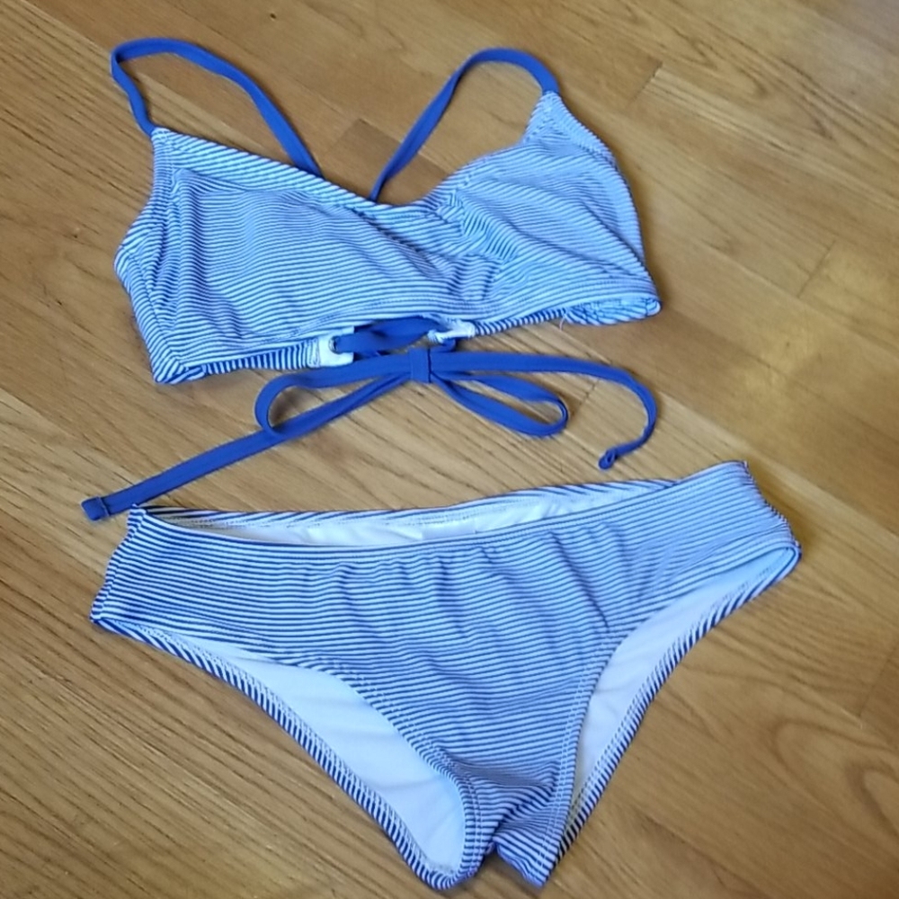 Bikini - Picture 2 of 6